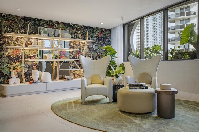 Building Photo - 700 NE 24th St