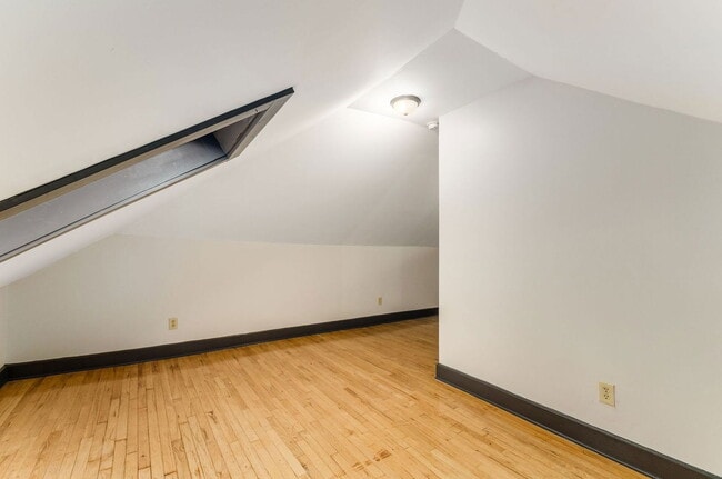 Building Photo - 182 W 8th Ave