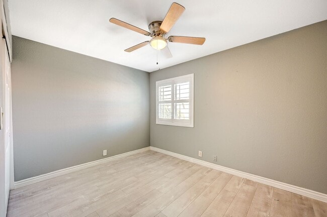 Building Photo - GATED COMMUNITY CONDO WITH BRAND NEW UPGRA...