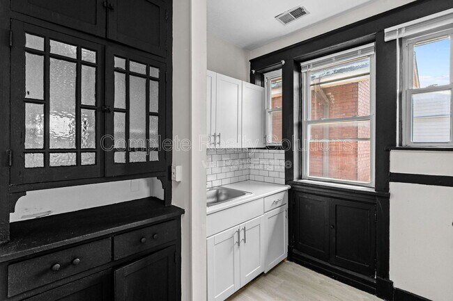 Building Photo - 4301 S 38th St