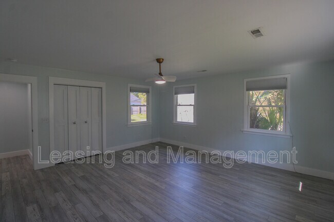 Building Photo - 823 Jordan St