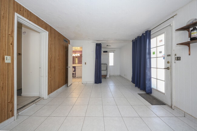 Building Photo - 3431 N Edith Blvd