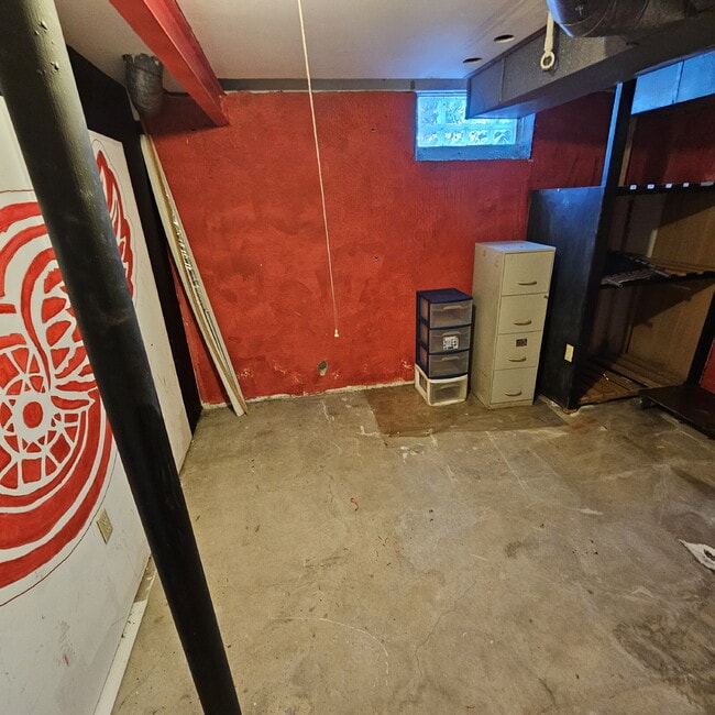 Building Photo - Completely Remodeled 1 Bedroom Condo in Warren – Private Basement Laundry + Storage Room!