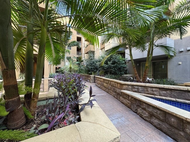 Building Photo - 3 Bedroom 2 Bathroom down town San Diego