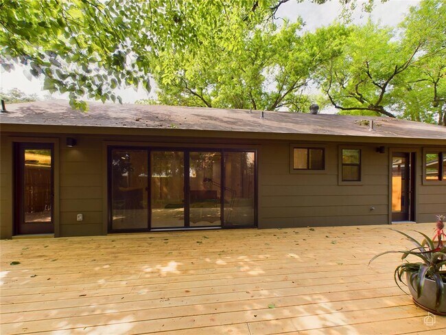 Building Photo - 6007 Leisure Run Rd