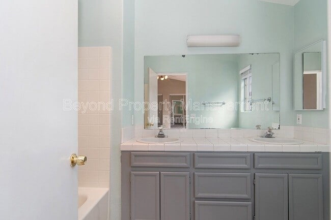 Building Photo - 903 Connecticut St