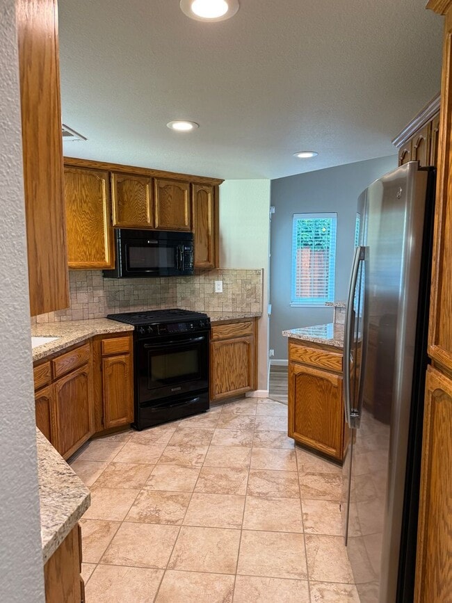 Building Photo - Charming 2-bedroom, 2-bathroom home locate...