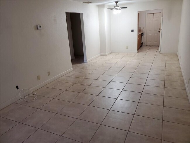 Building Photo - 2607 NE 8th Ave