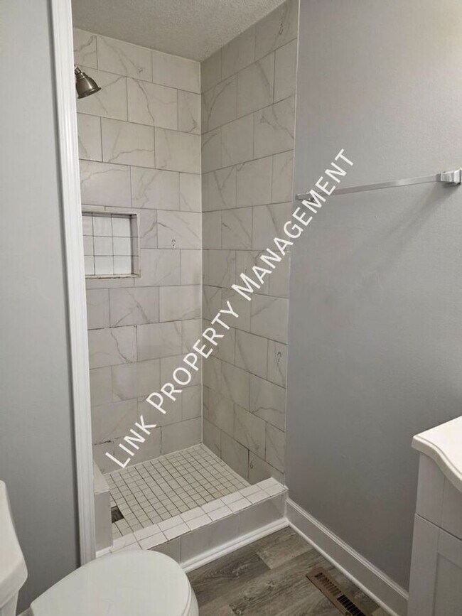 Building Photo - Don't Miss this 3BR/2BA Home with Large Detached Garage & Huge Backyard and Deck
