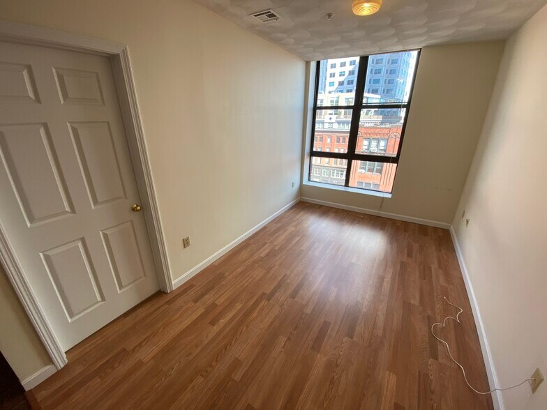 Building Photo - 68 Essex St