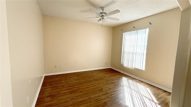 Building Photo - 534 Sunset View Dr