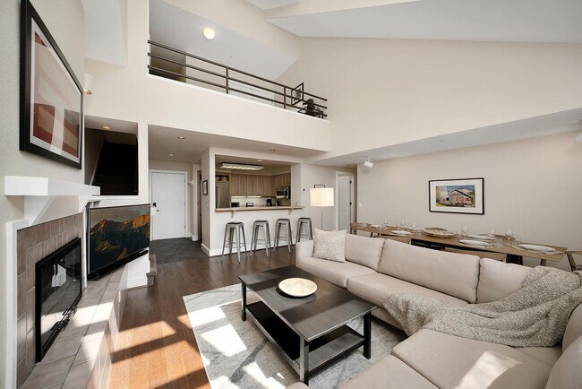 Building Photo - 113 Lost Creek Ln