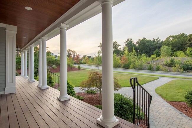 Building Photo - 12 Cart Path Ln
