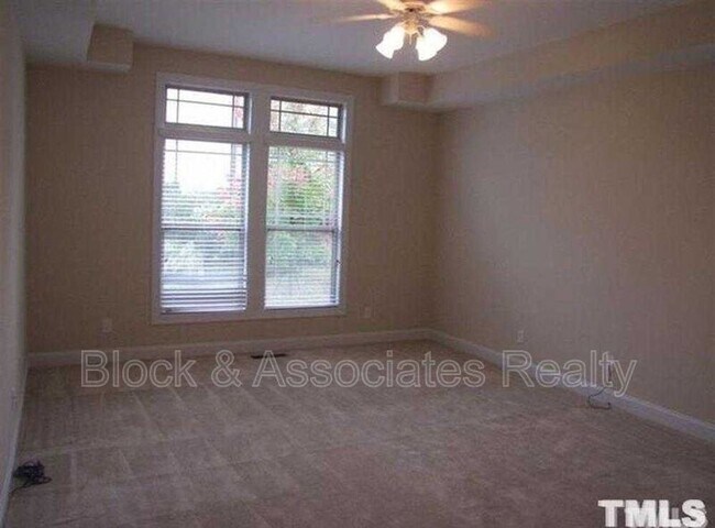Building Photo - 706 Weavers Ridge Dr