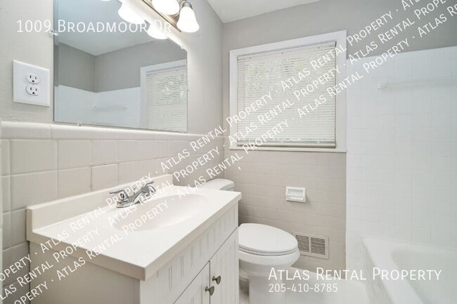 Building Photo - 1009 Broadmoor Dr