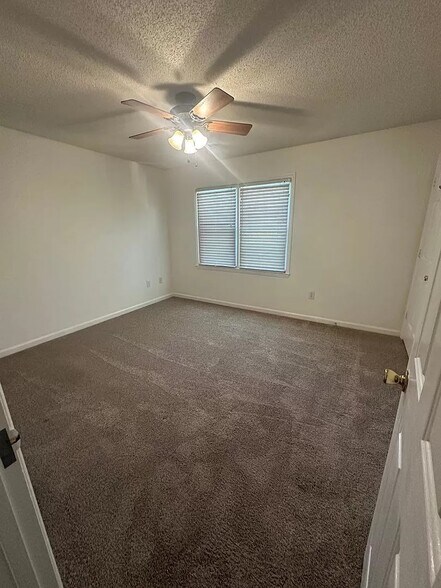 Building Photo - 102 Lullwater Dr