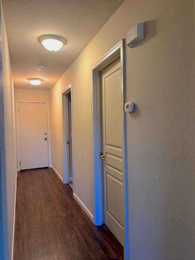 Building Photo - 22033 W Mohave St