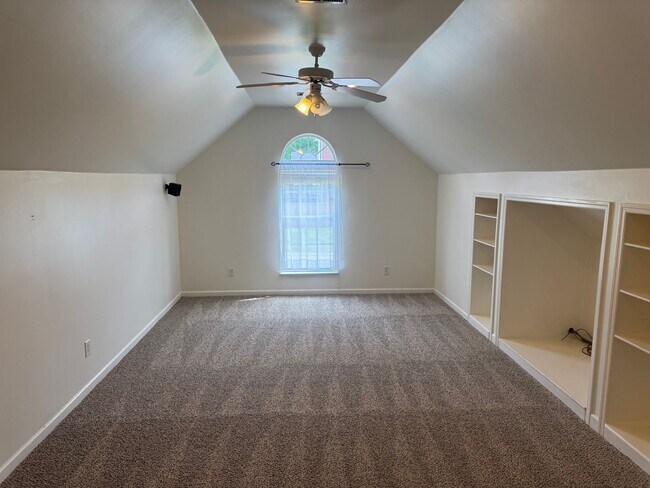 Building Photo - Brentwood 4BR Home