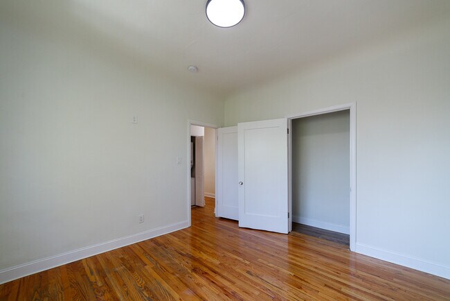 Building Photo - 1451 Ridgeley Dr