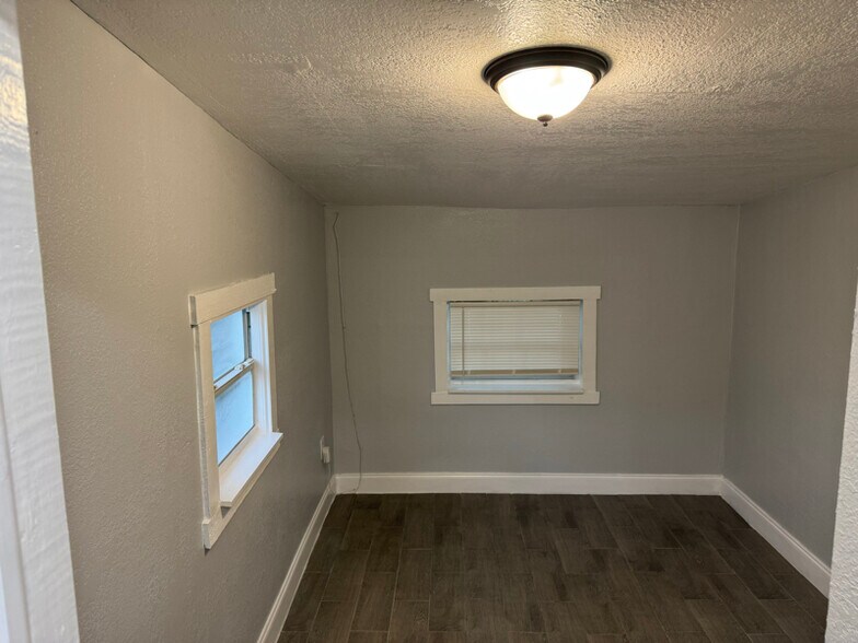 Building Photo - 9402 N 16th St