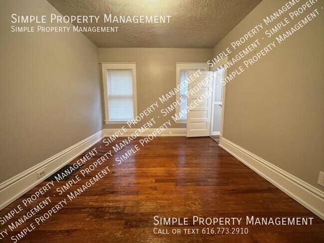 Building Photo - 1036 Lafayette Ave NE