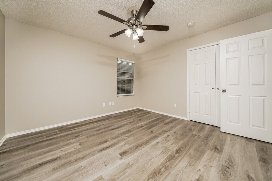 Building Photo - 2724 Woodlake Pkwy