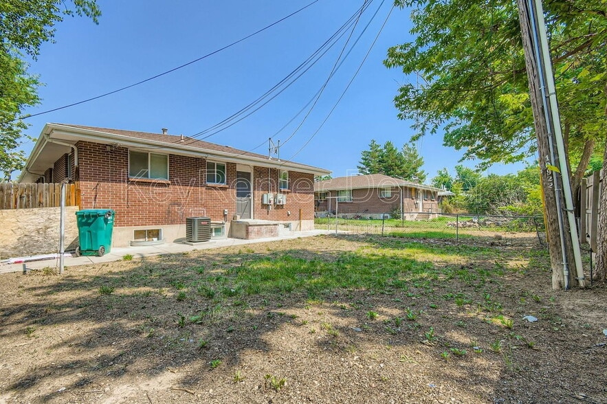 Building Photo - 10922 E 4th Way