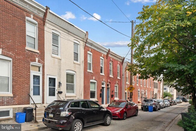 Building Photo - 3881 Manor St