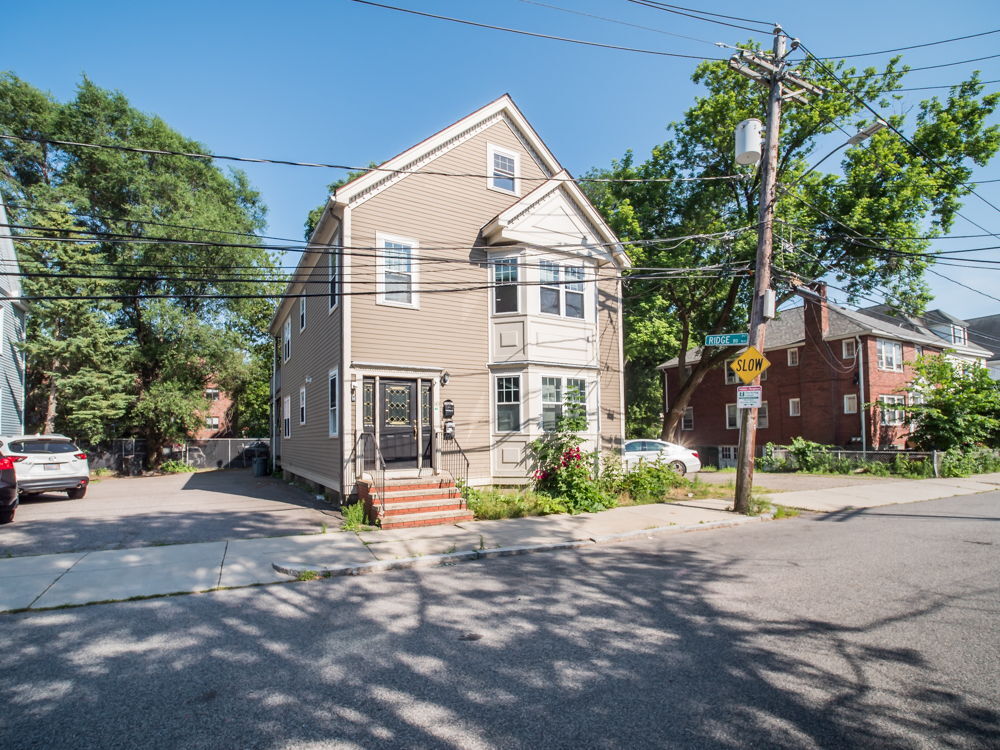 Building Photo - 145 Murdock St