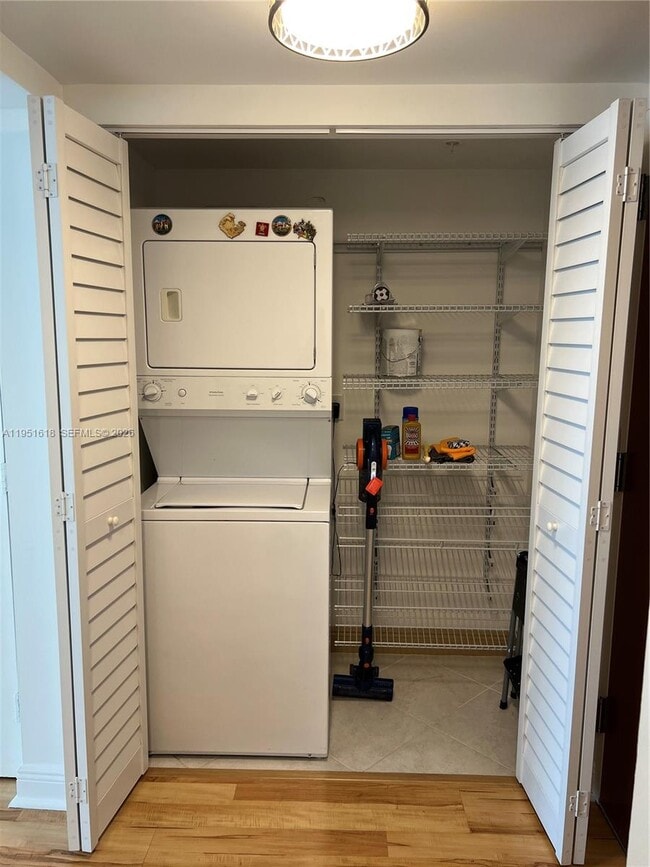 Building Photo - 31 SE 5th St