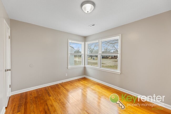 Building Photo - Well-Maintained 2-Bedroom Home – Near I-135