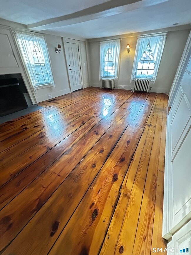 Building Photo - 157 Main St