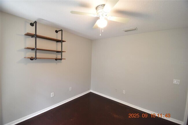 Building Photo - 12913 Lake Vista Dr