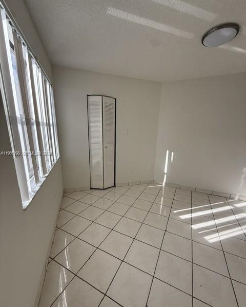 Building Photo - 660 W Park Dr