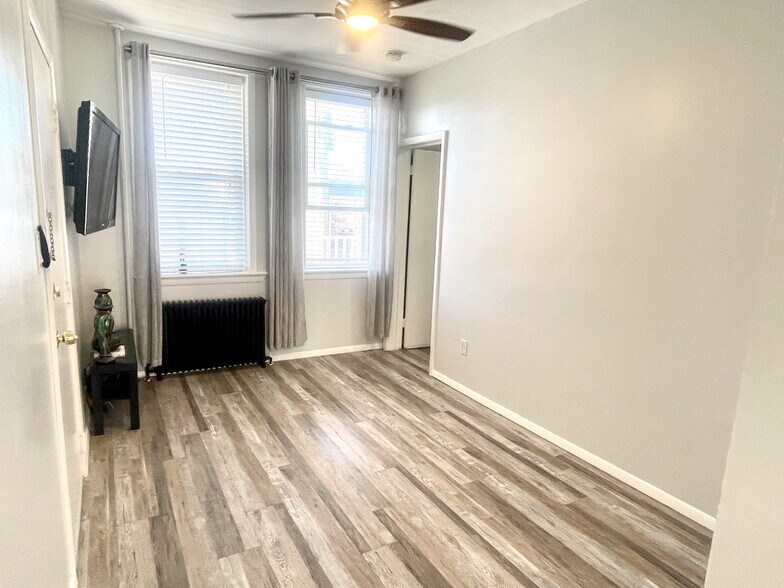 Building Photo - 80 Malcolm Ave