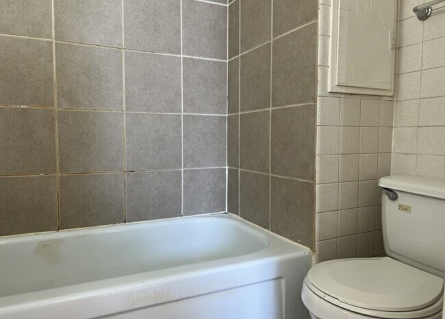 Building Photo - 123 Park Ave