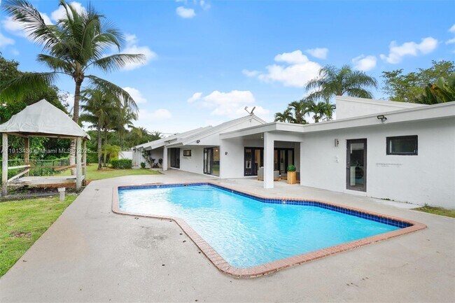 Building Photo - 6900 SW 136th St