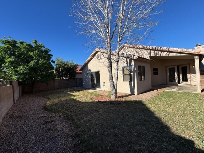 Building Photo - 1113 San Jacinto Dr