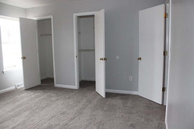 Building Photo - Townhouse