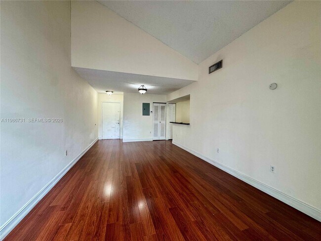 Building Photo - 9731 Fontainebleau Blvd