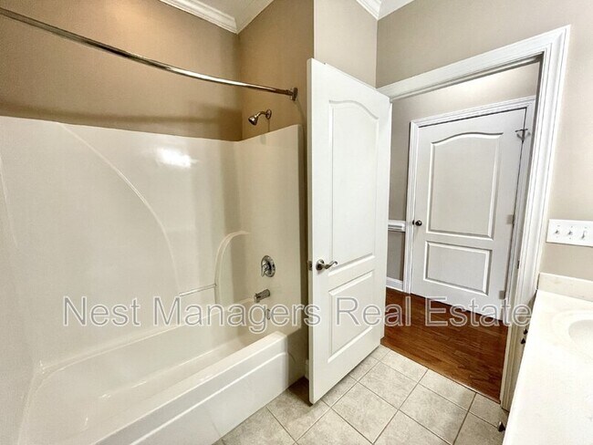 Building Photo - 1922 Harcourt Cir