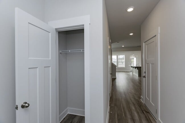 Building Photo - Monte Vista Townhomes