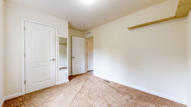 Building Photo - Gated 2 bedroom 1 bath at Pochini Family Farm!