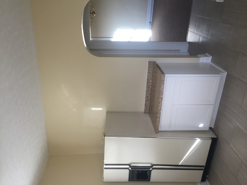 Building Photo - 704 10th Ave