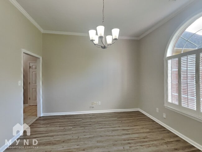 Building Photo - 26540 Mill Creek Dr