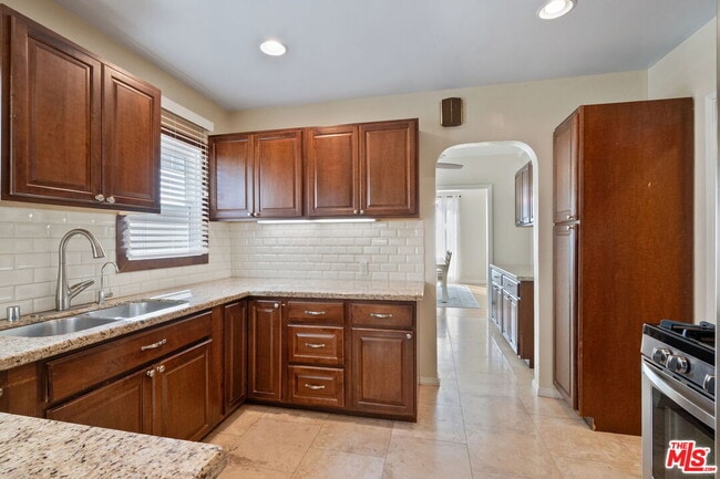 Building Photo - 2148 Prosser Ave