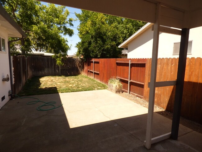 Building Photo - 6988 McQuillan Cir