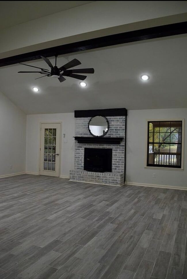 Building Photo - 112 Fox Run