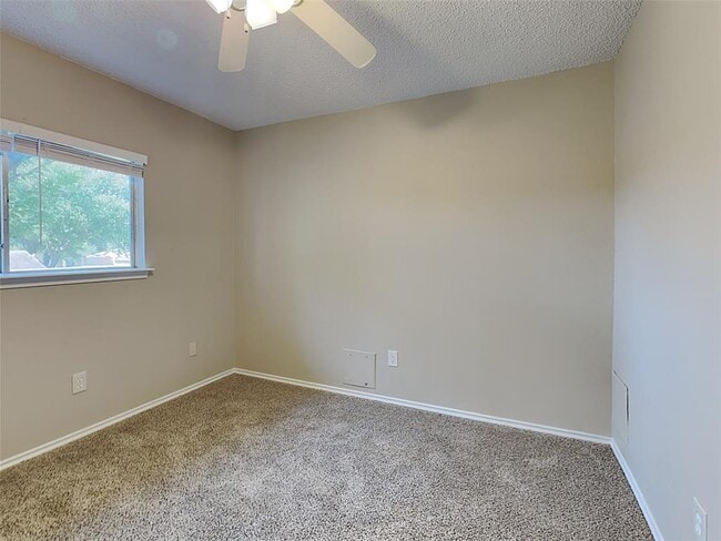 Building Photo - 8527 Woodland Willows Dr