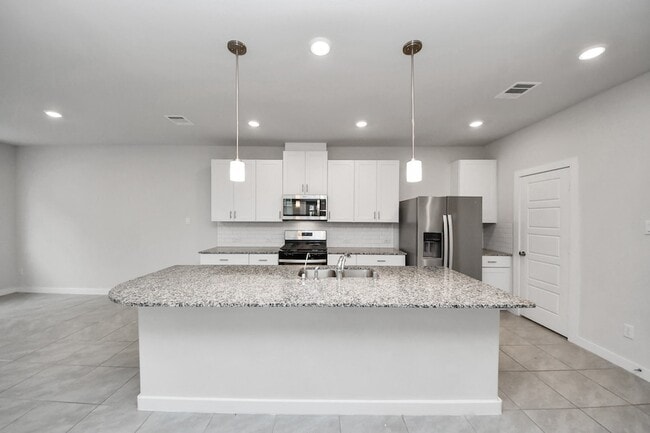 Building Photo - 3830 Glossy Lk Dr